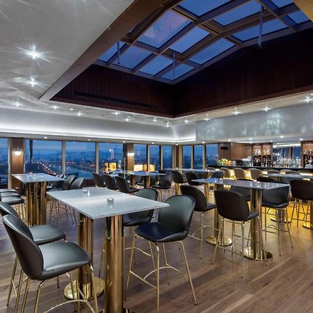 Готель Doubletree By Hilton Скоп'є Екстер'єр фото The Club lounge at London Heathrow Airport