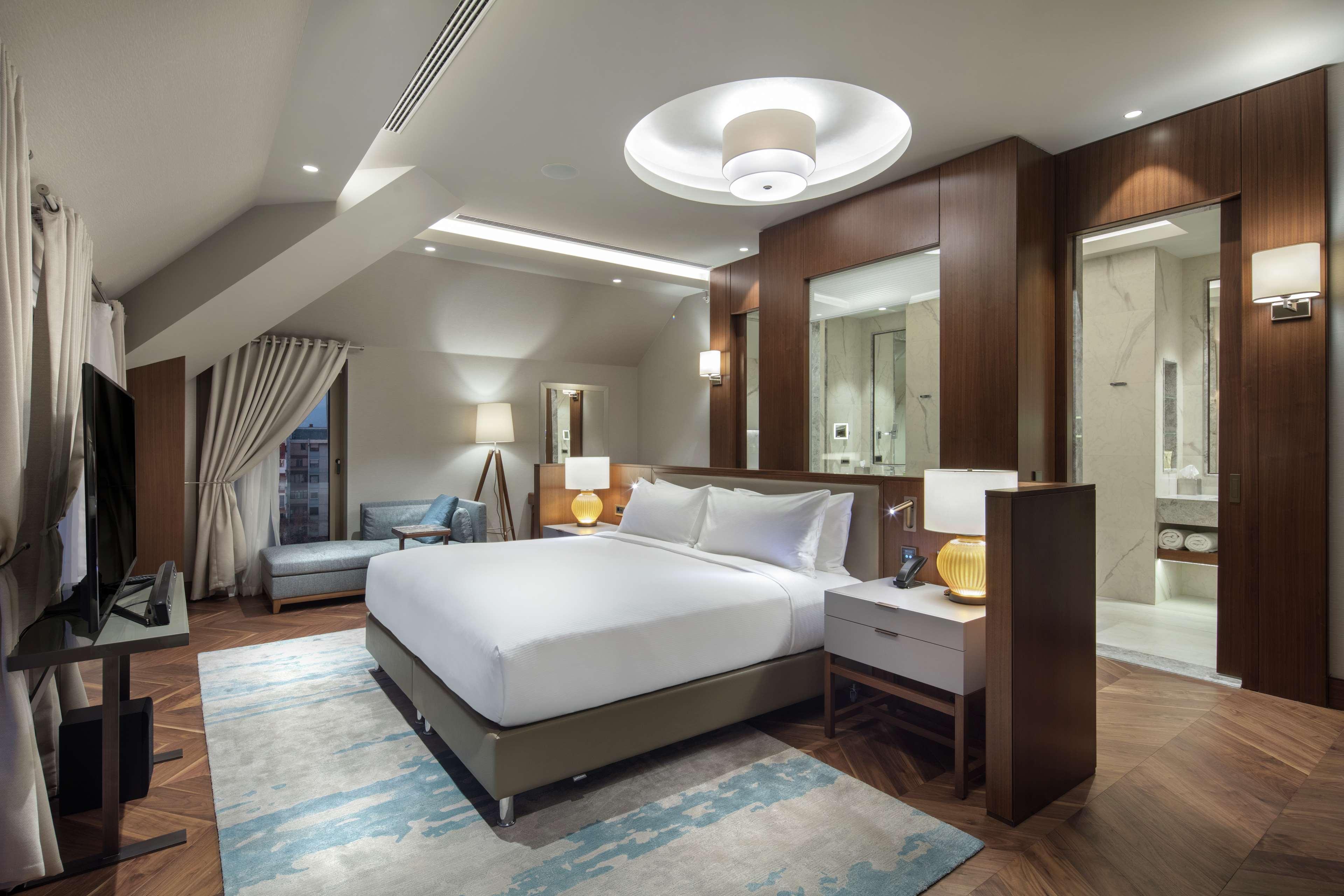 Готель Doubletree By Hilton Скоп'є Екстер'єр фото Suite
