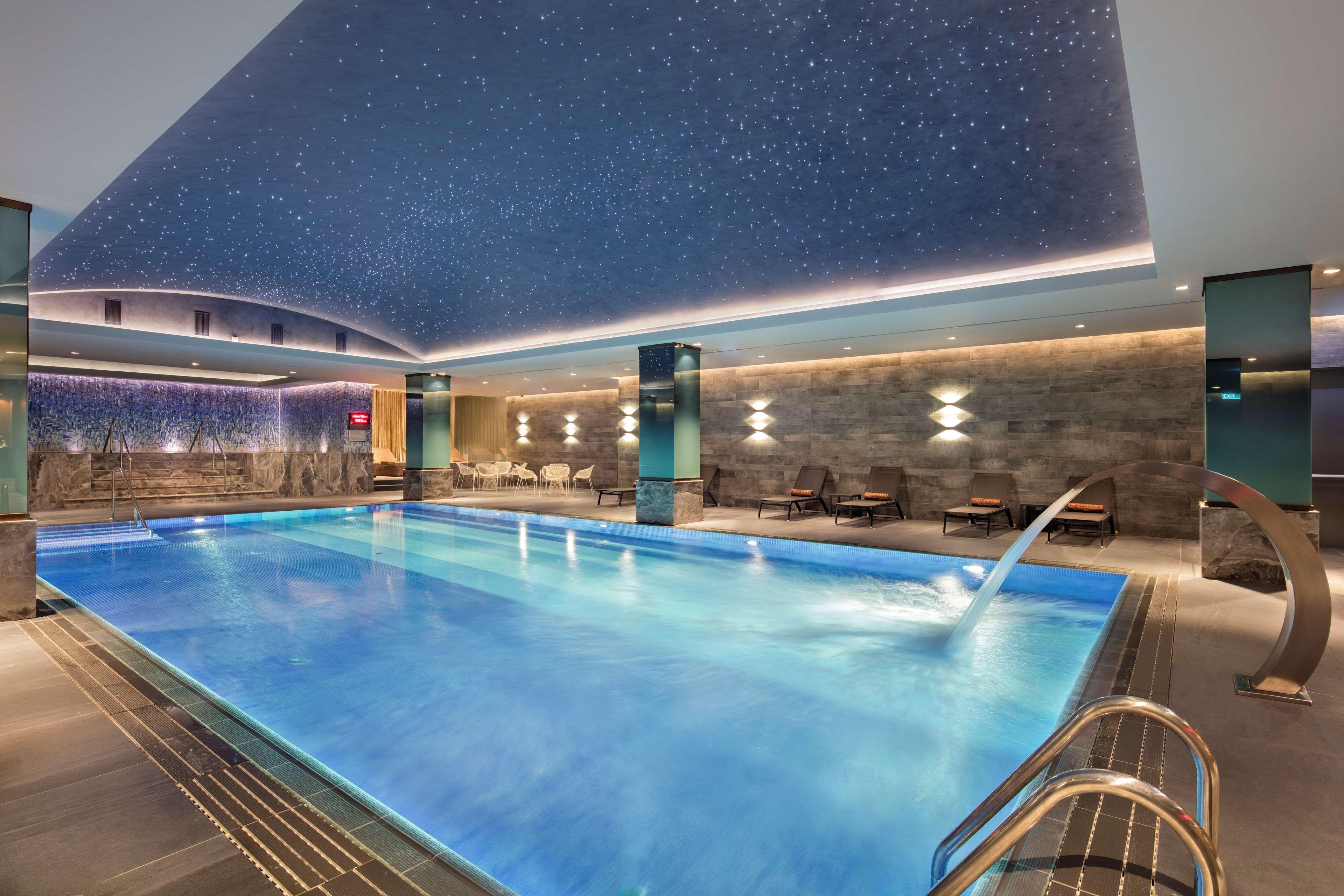 Готель Doubletree By Hilton Скоп'є Екстер'єр фото The pool at the hotel