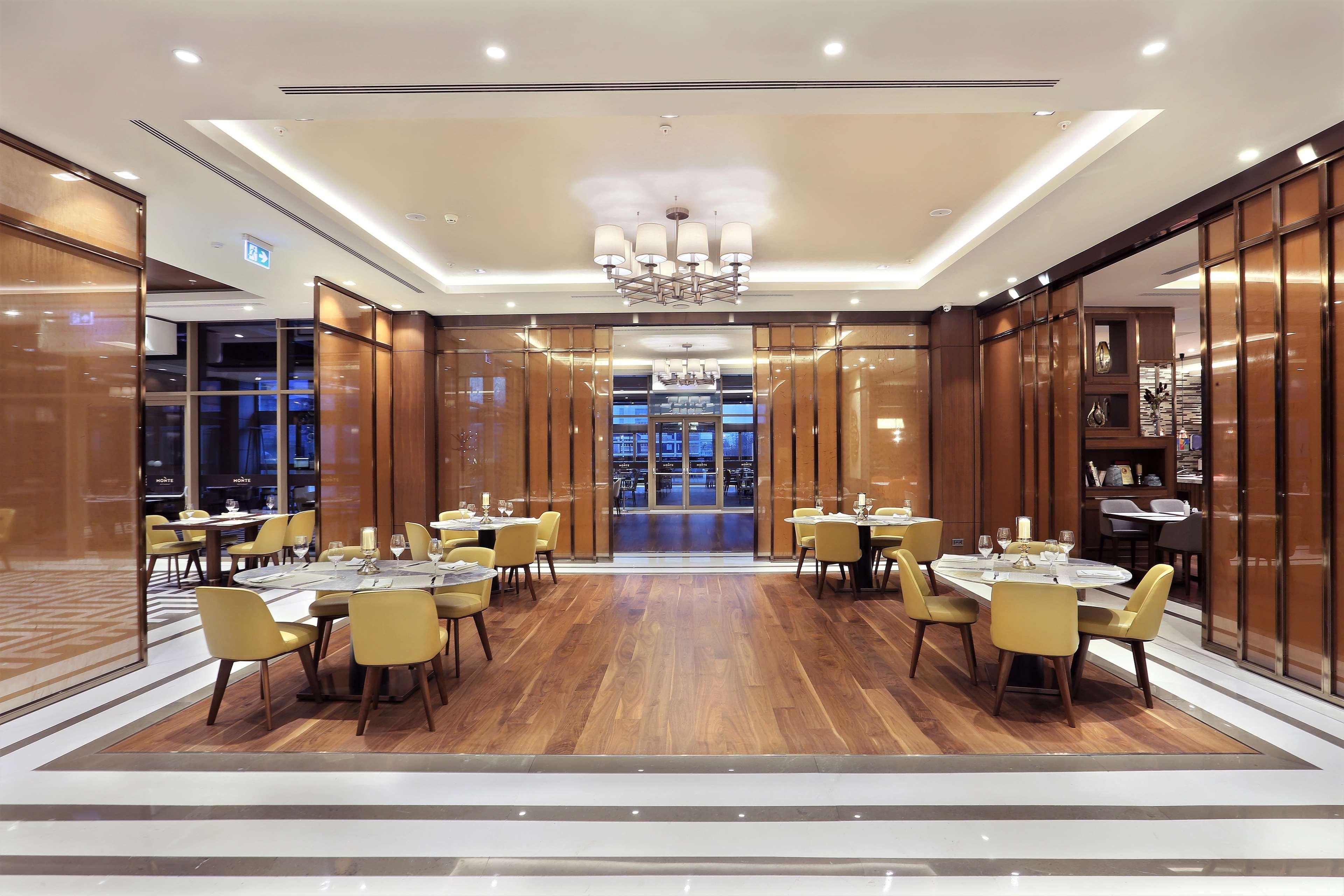 Готель Doubletree By Hilton Скоп'є Екстер'єр фото The restaurant