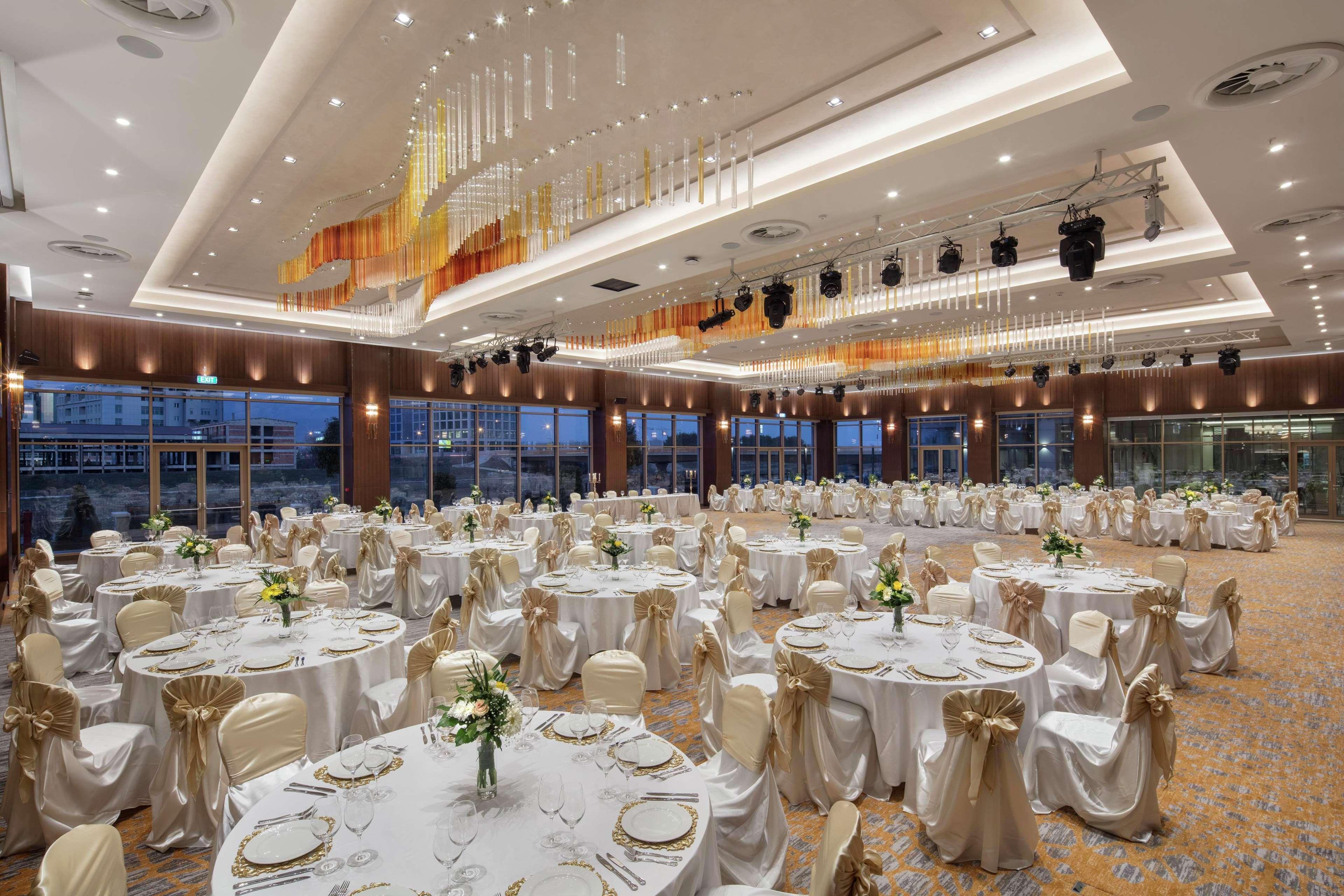Готель Doubletree By Hilton Скоп'є Екстер'єр фото The ballroom