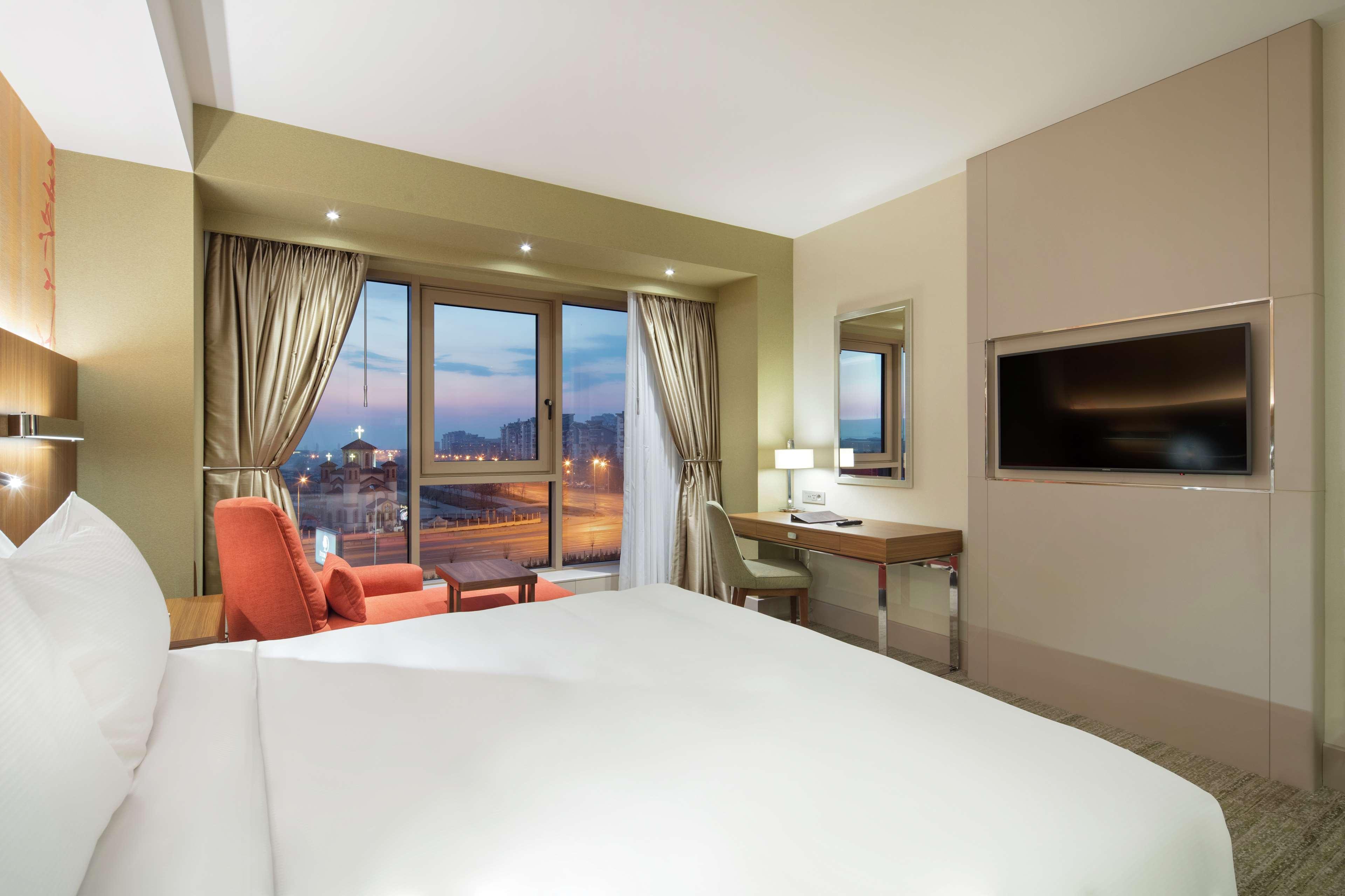 Готель Doubletree By Hilton Скоп'є Екстер'єр фото Deluxe Room