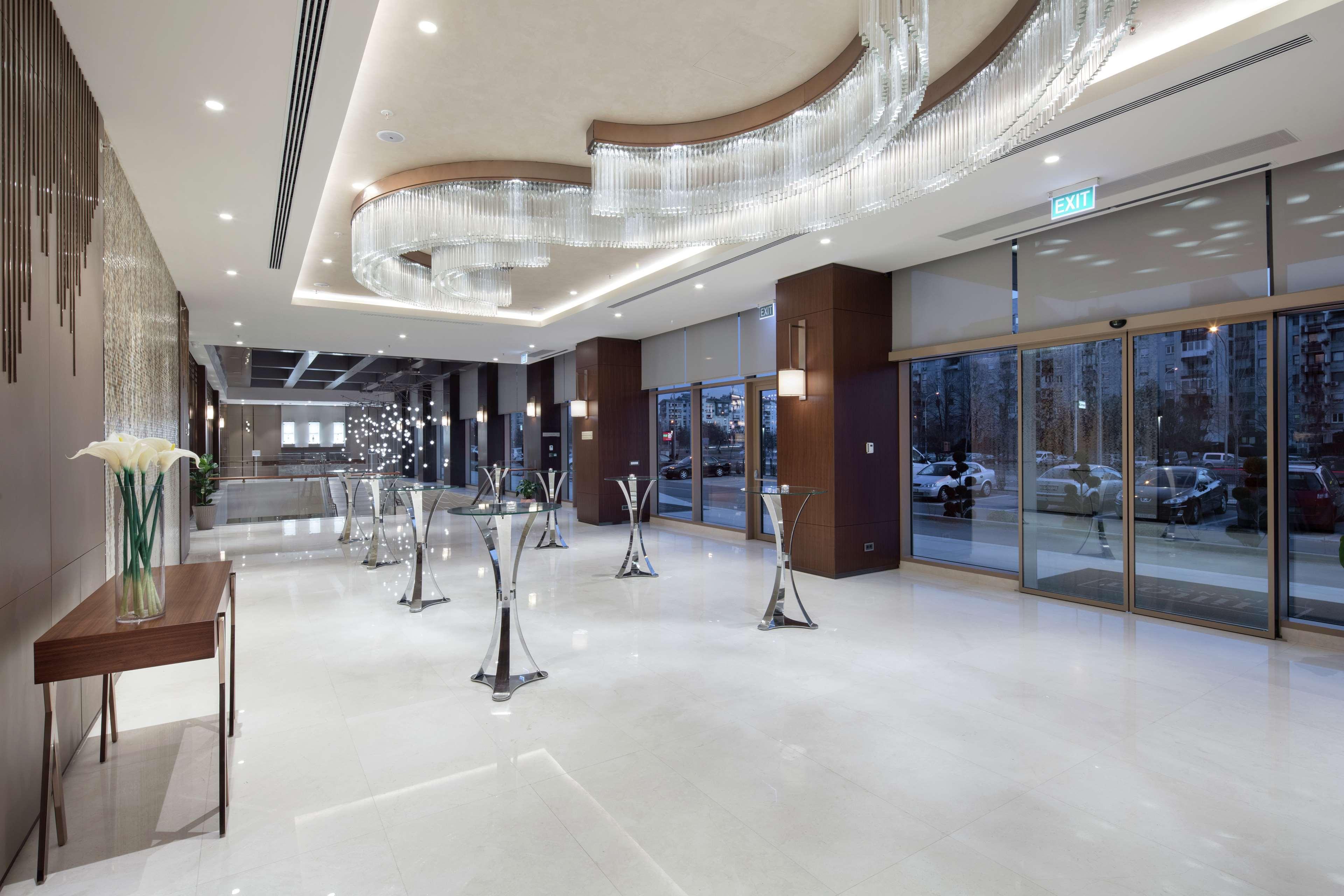 Готель Doubletree By Hilton Скоп'є Екстер'єр фото Lobby