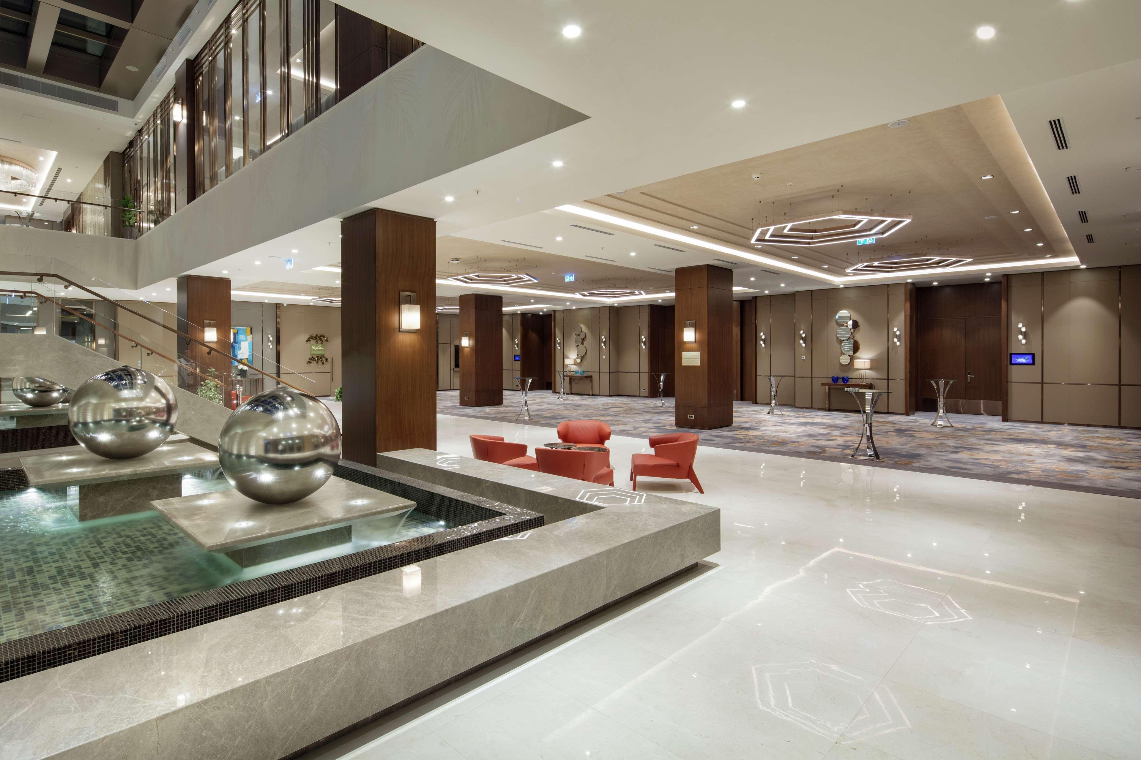 Готель Doubletree By Hilton Скоп'є Екстер'єр фото The lobby of the hotel