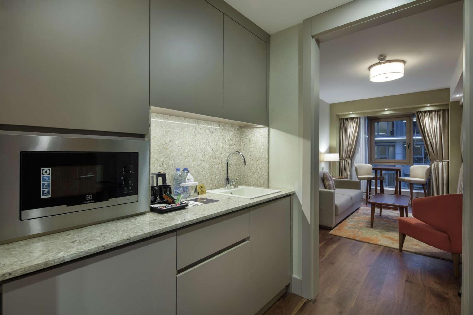 Готель Doubletree By Hilton Скоп'є Екстер'єр фото Kitchenette