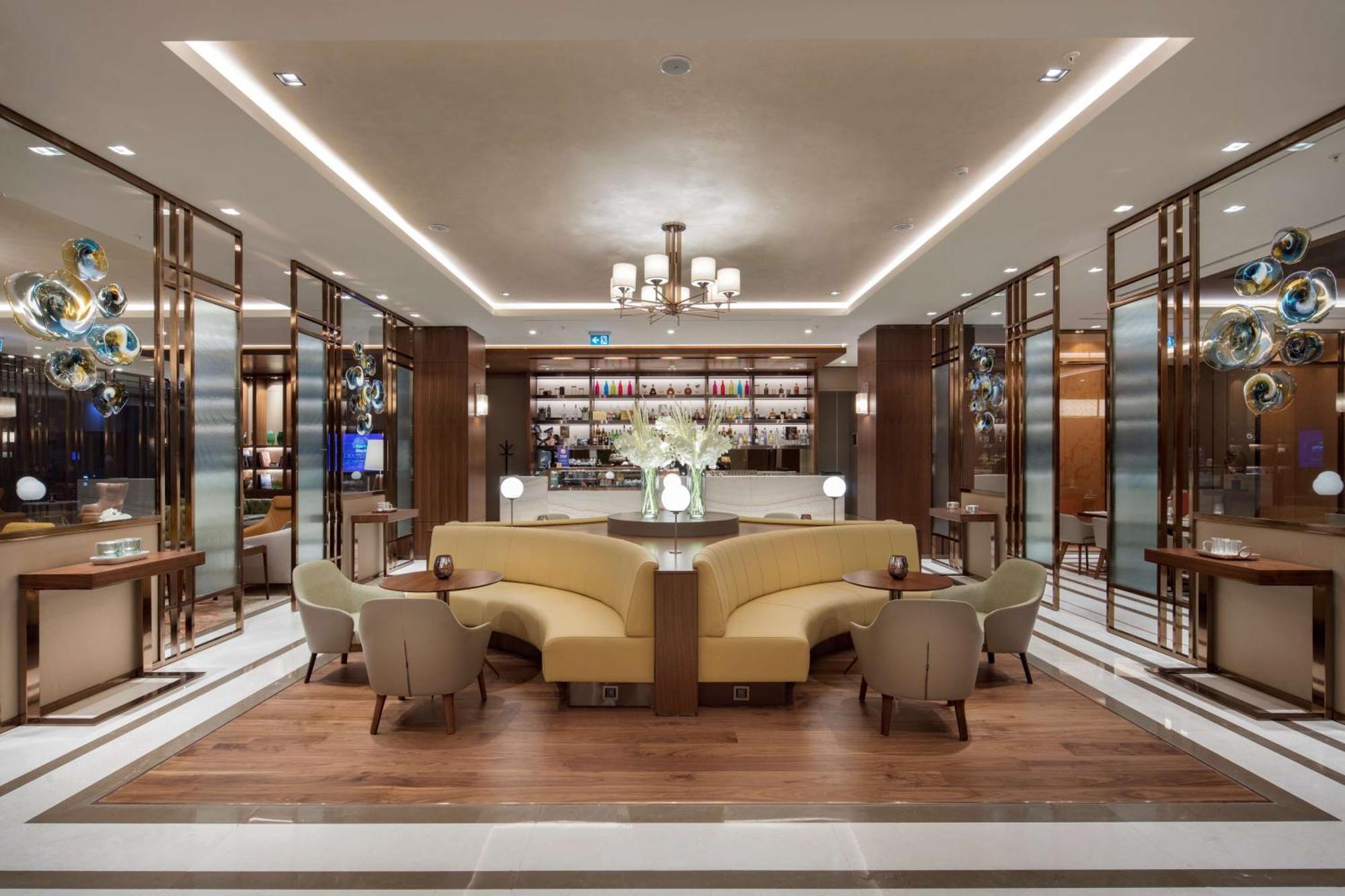 Готель Doubletree By Hilton Скоп'є Екстер'єр фото The lounge at Changi Airport