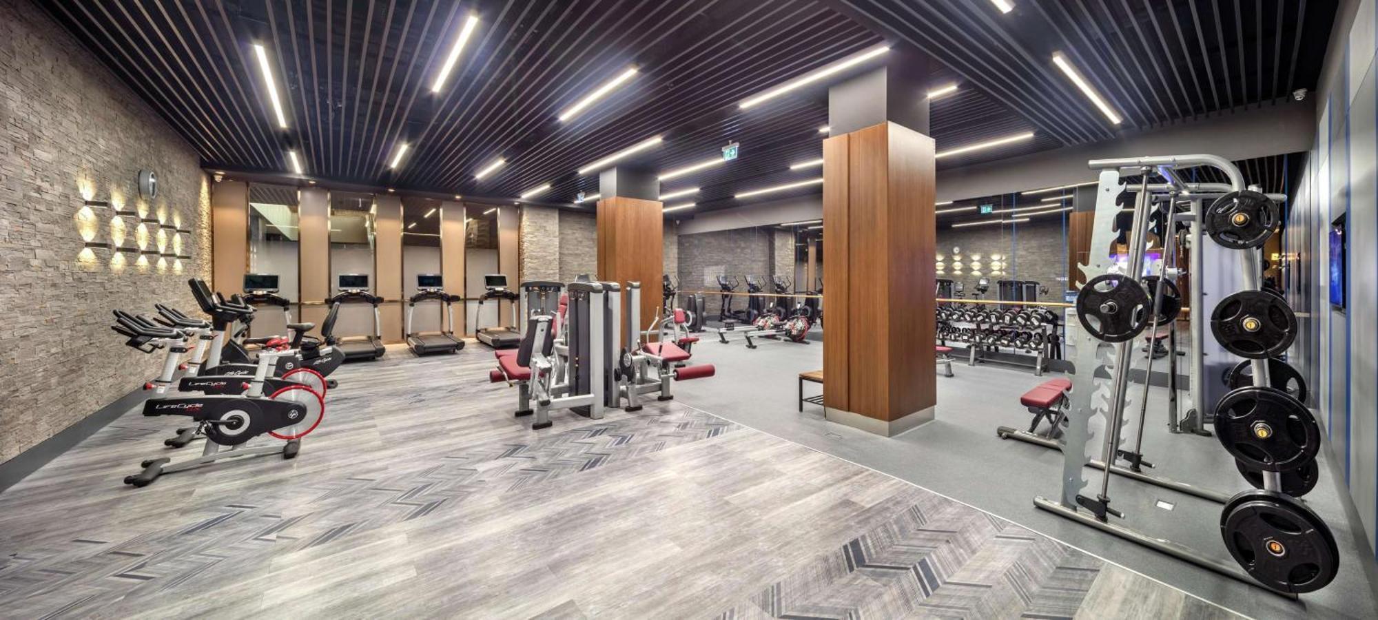 Готель Doubletree By Hilton Скоп'є Екстер'єр фото The gym at the Ritz-Carlton, DIFC