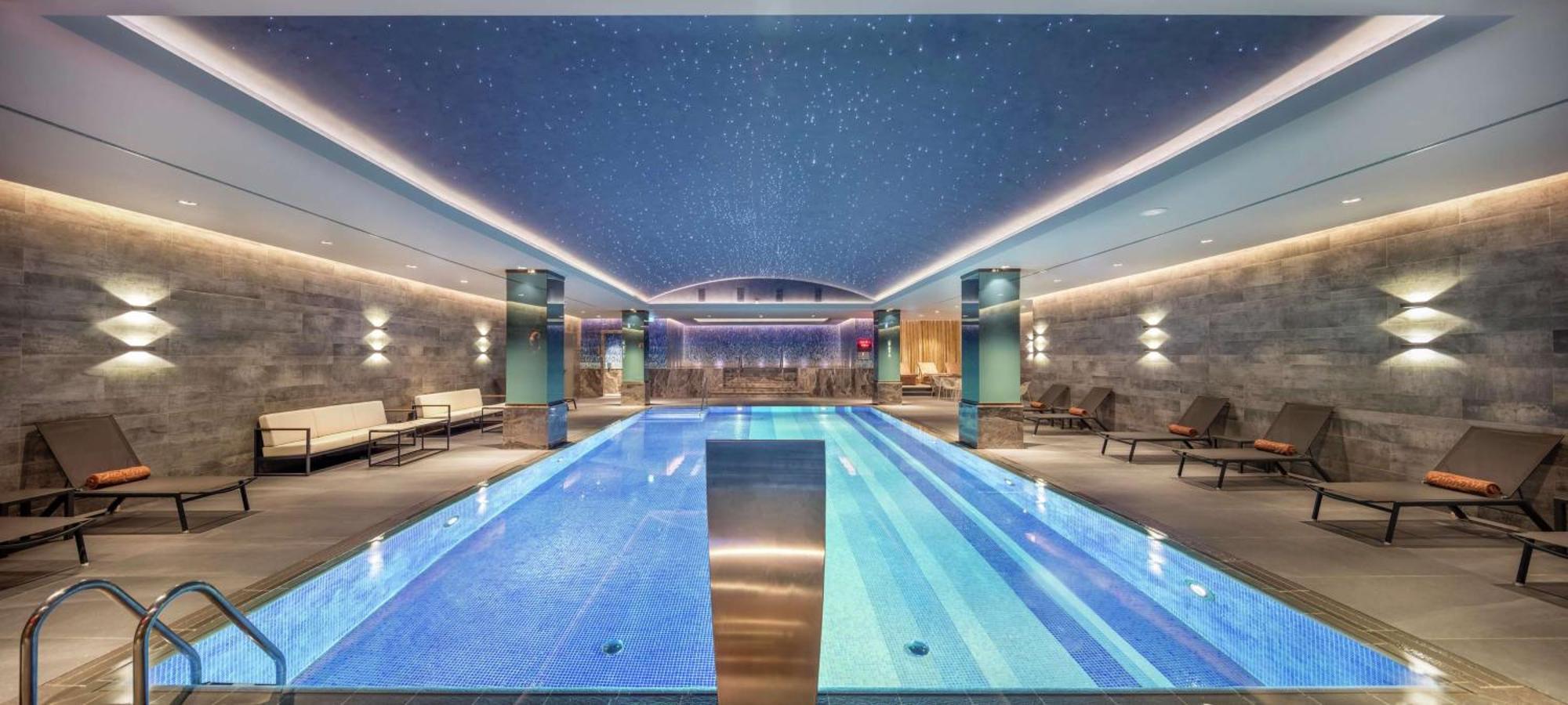 Готель Doubletree By Hilton Скоп'є Екстер'єр фото The pool at The Spa at The Standard East Village