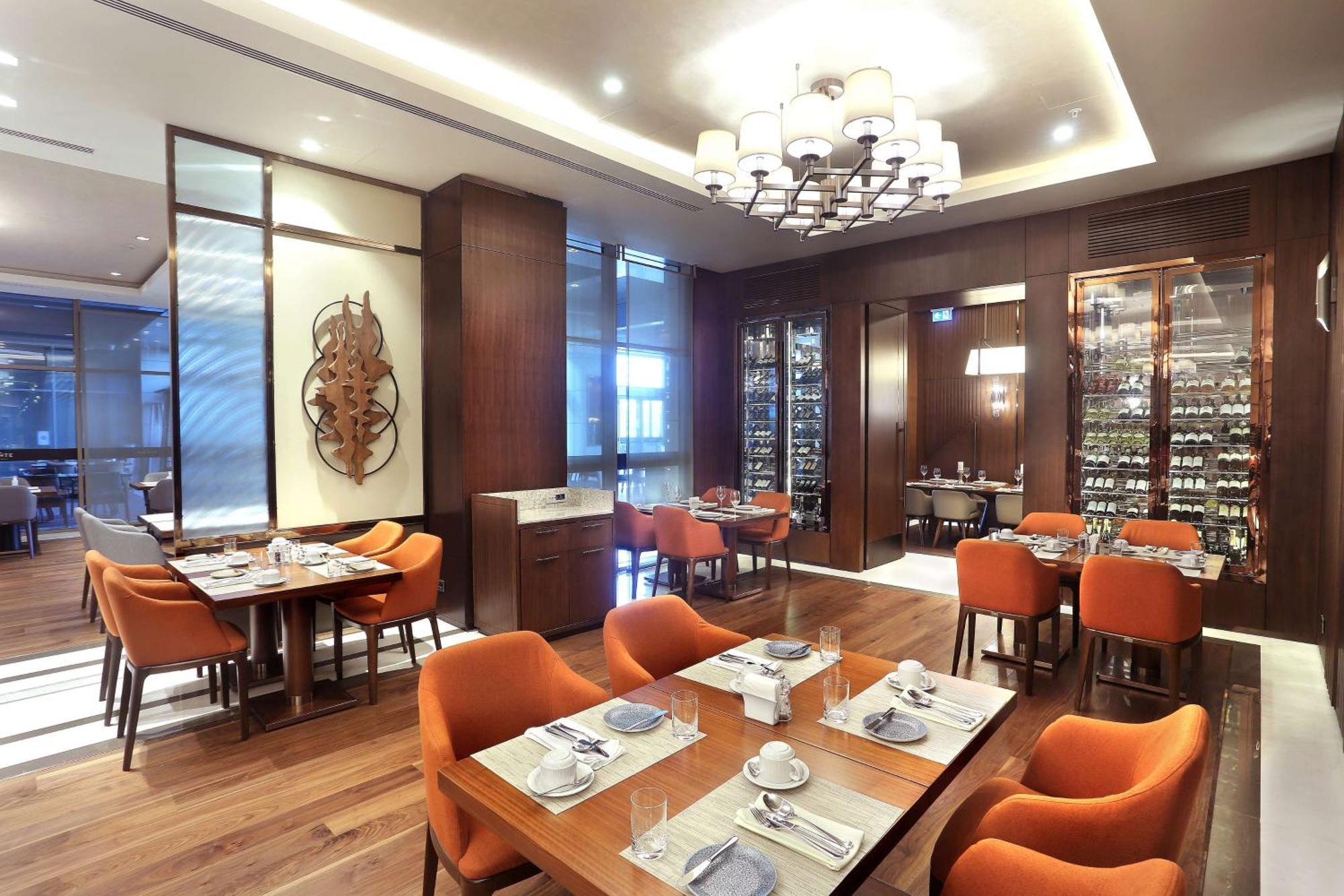 Готель Doubletree By Hilton Скоп'є Екстер'єр фото The interior of the restaurant