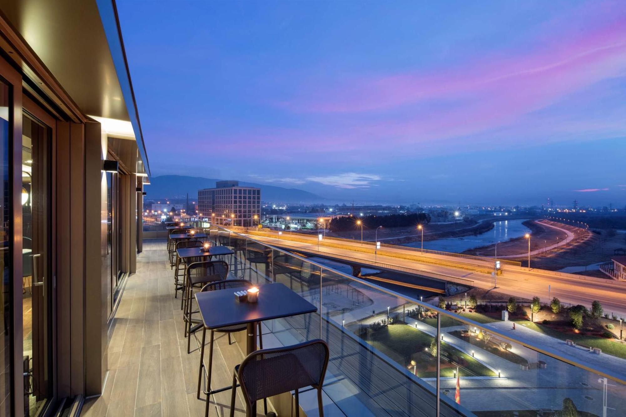 Готель Doubletree By Hilton Скоп'є Екстер'єр фото View from the hotel